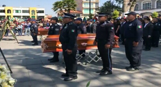 Emotivo homenaje para policías asesinados de Zacatelco